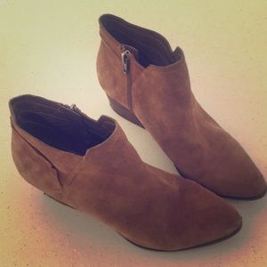 Crown vintage  Brown Leather Short Ankle Boots 9